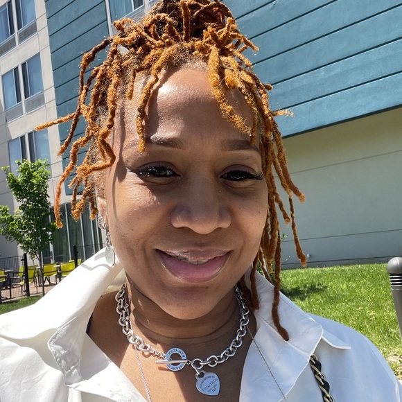 Meet your Posher, Antoinette - Picture 2 of 16